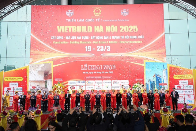 Triển lãm quốc tế Vietbuild Hà Nội 2025 thu hút gần 1.500 gian hàng- Ảnh 1. Triển lãm quốc tế Vietbuild Hà Nội 2025 thu hút gần 1.500 gian hàng- Ảnh 1.